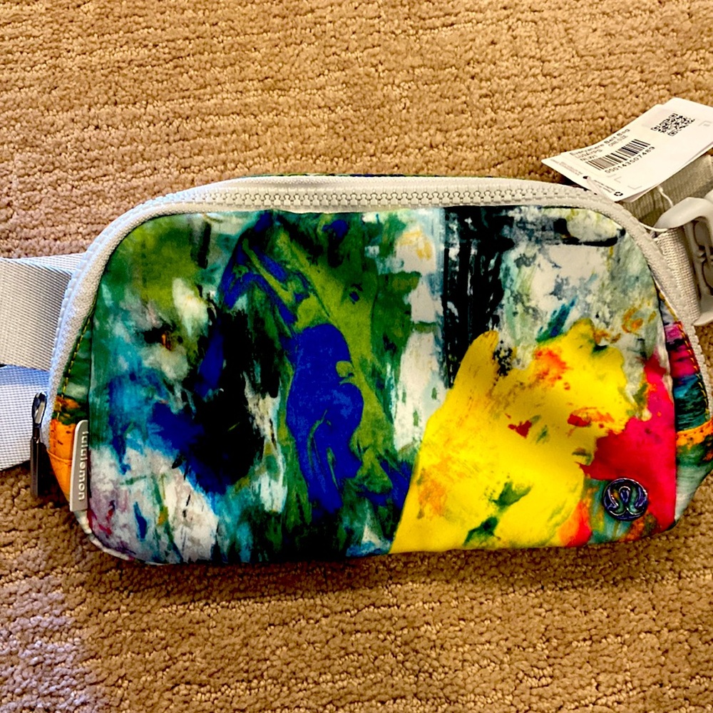 Lululemon Everywhere Belt Bag NWT